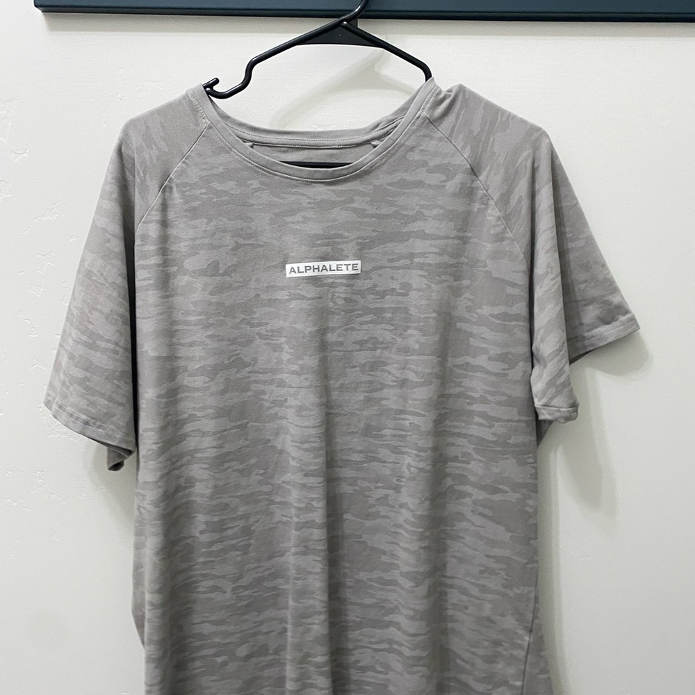 Alphalete Gray Camo Short Sleeve